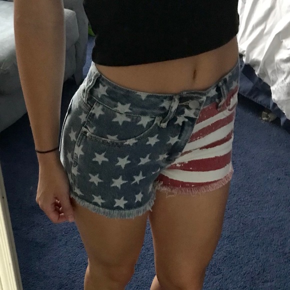 ❌ SOLD - High Rise Jean Shorts - Picture 4 of 5